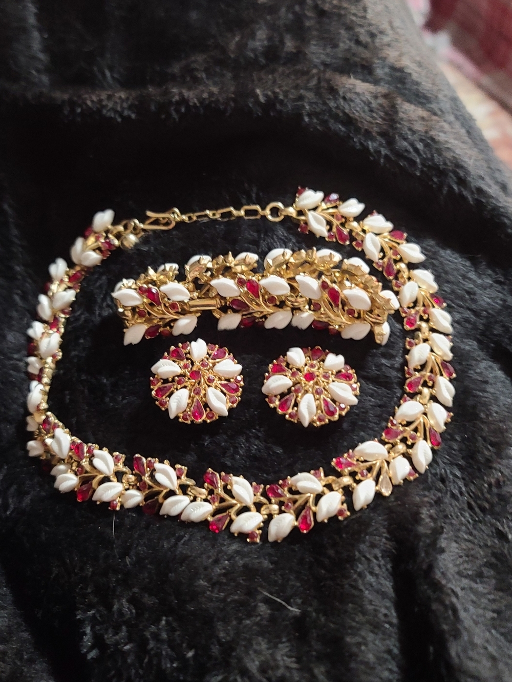 RARE CROWN TRIFARI COLLECTORS PARURE!! Gold Tone ruby rhinestones, white accents